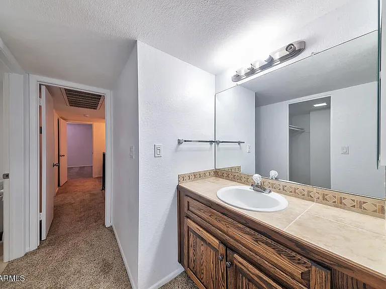 1215 E Lemon St #205 — Photo 4