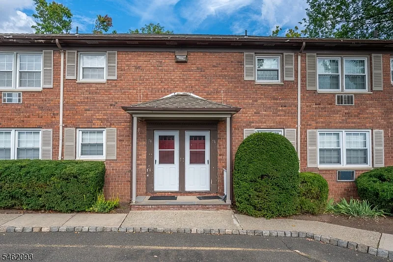 206 Main St #74B