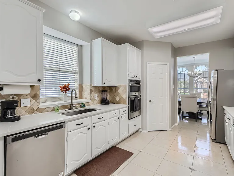 2520 Leicester Ct — Photo 16