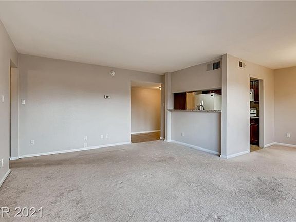 4th image of 769 Oakmont Ave Unit 404