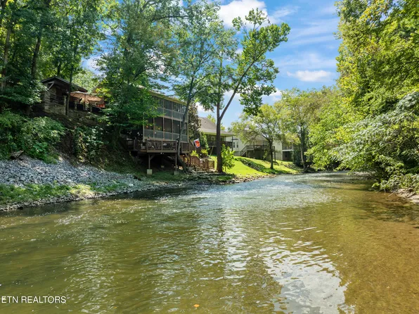 726 Plantation Dr, Pigeon Forge, TN 37863