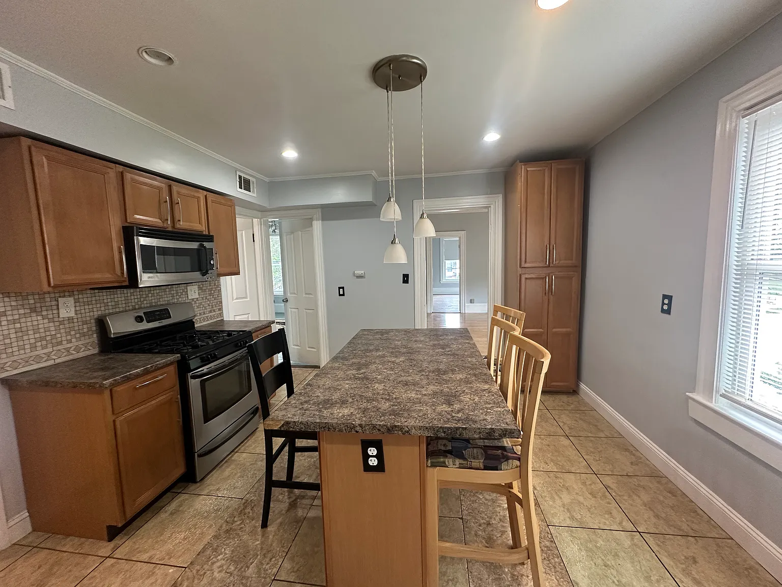 3 bed, 1194 sqft, $2,850 — Photo 4