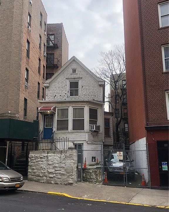 1st image of 2098 Creston Ave