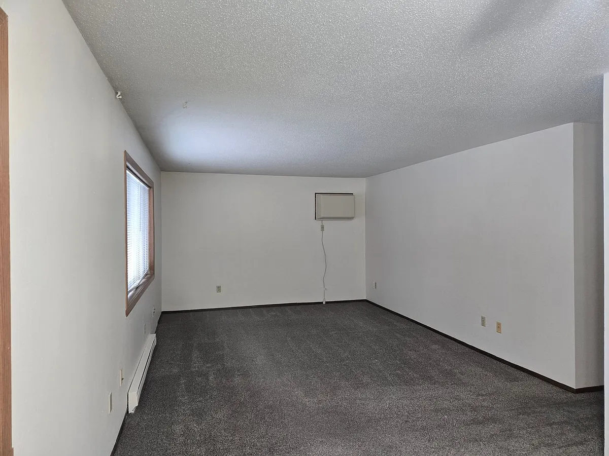 Building Photo - 1408 Oak Manor Ave S