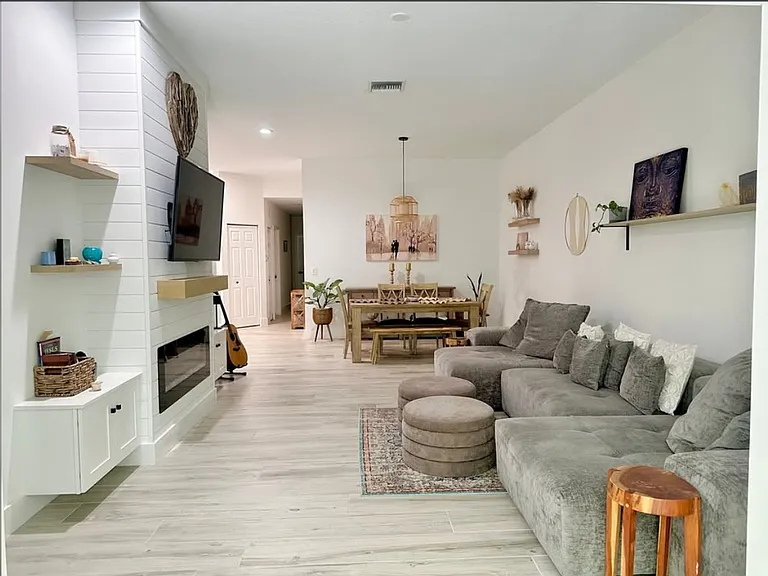 1813 Wood Fern Dr — Photo 2