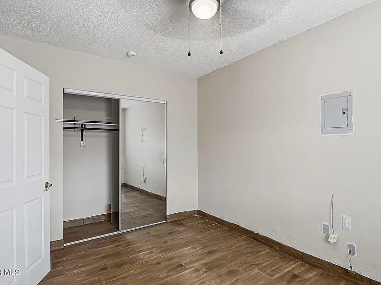 2624 Lake Victoria Dr #B — Photo 7