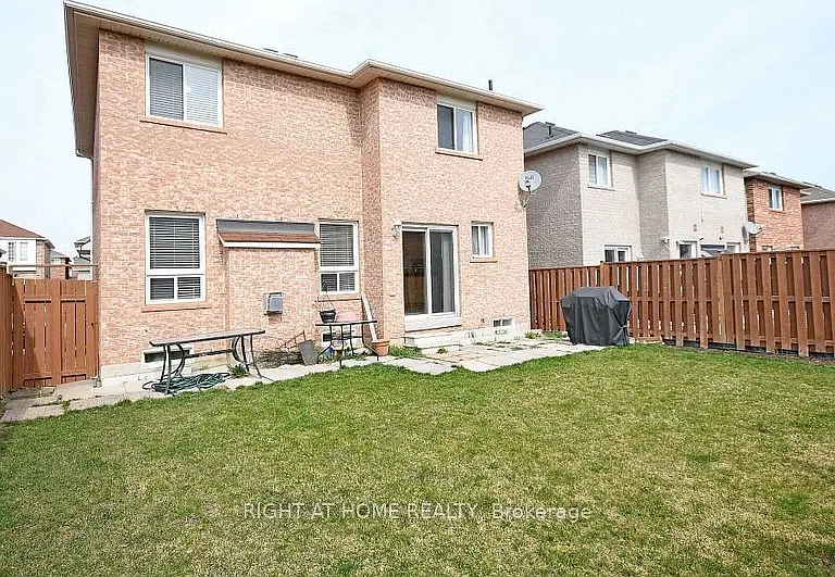 33 Schooner Dr #UPPER — Photo 25