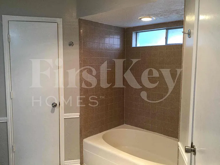 12906 Elmington Ct — Photo 12