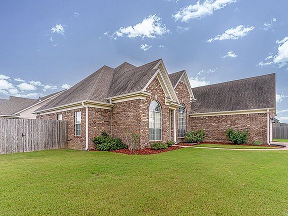 3rd image of 837 Belle Rive Dr