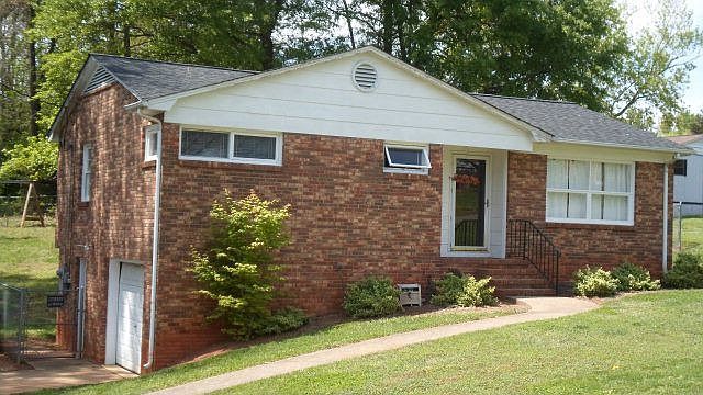 1st image of 300 Kimberlee Dr