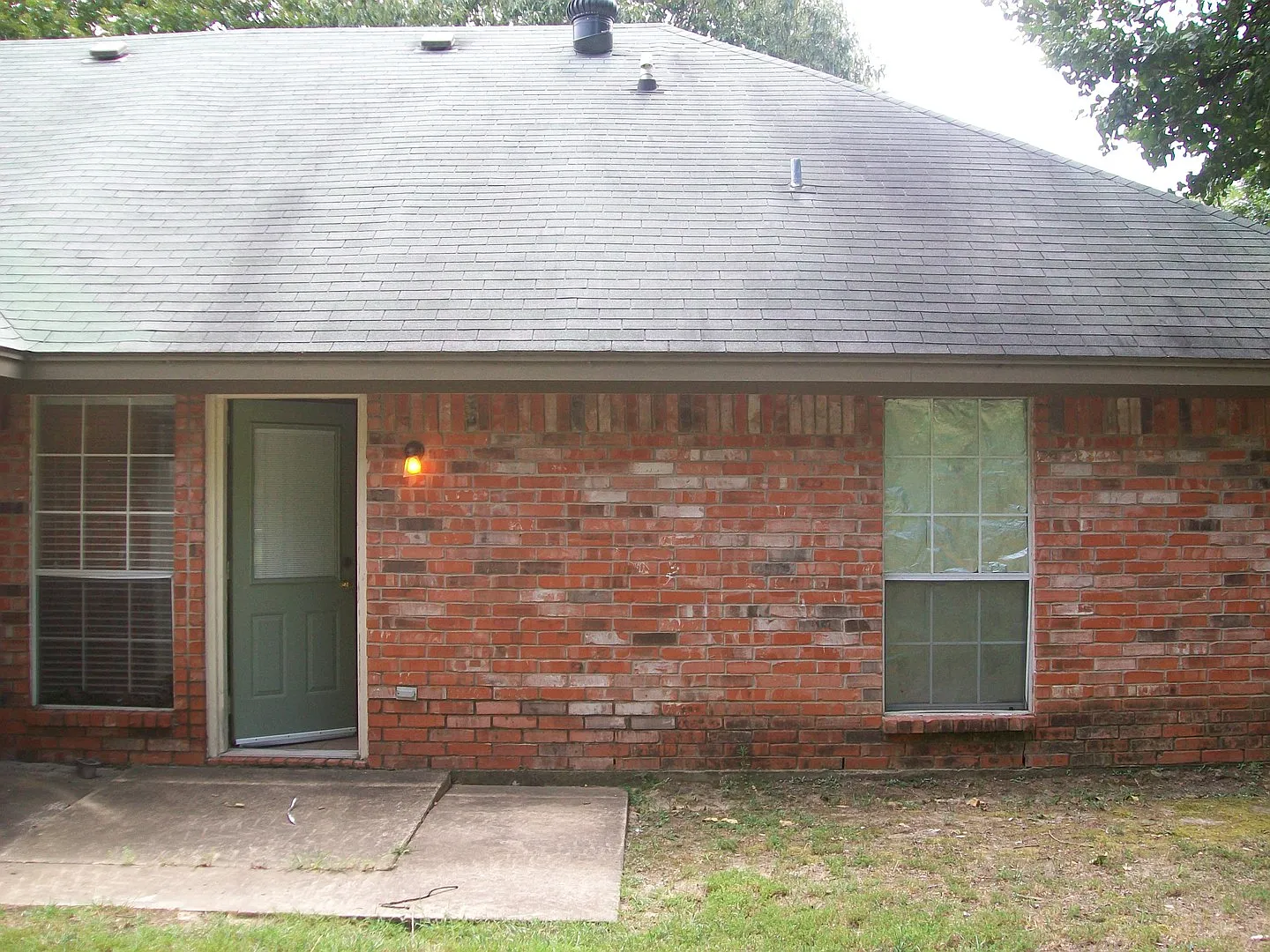 525 Kirkland Ln — Photo 2