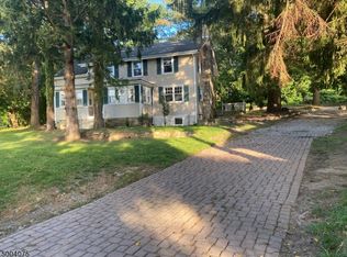 11 John St, Hampton, NJ 08827