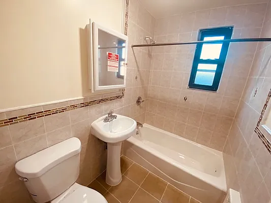 Rented by Silverstein Collection LLC  | media 5