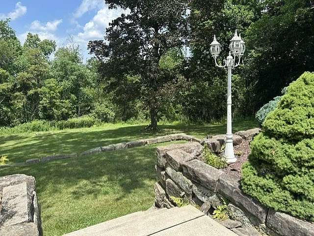 29 College Dr — Photo 37