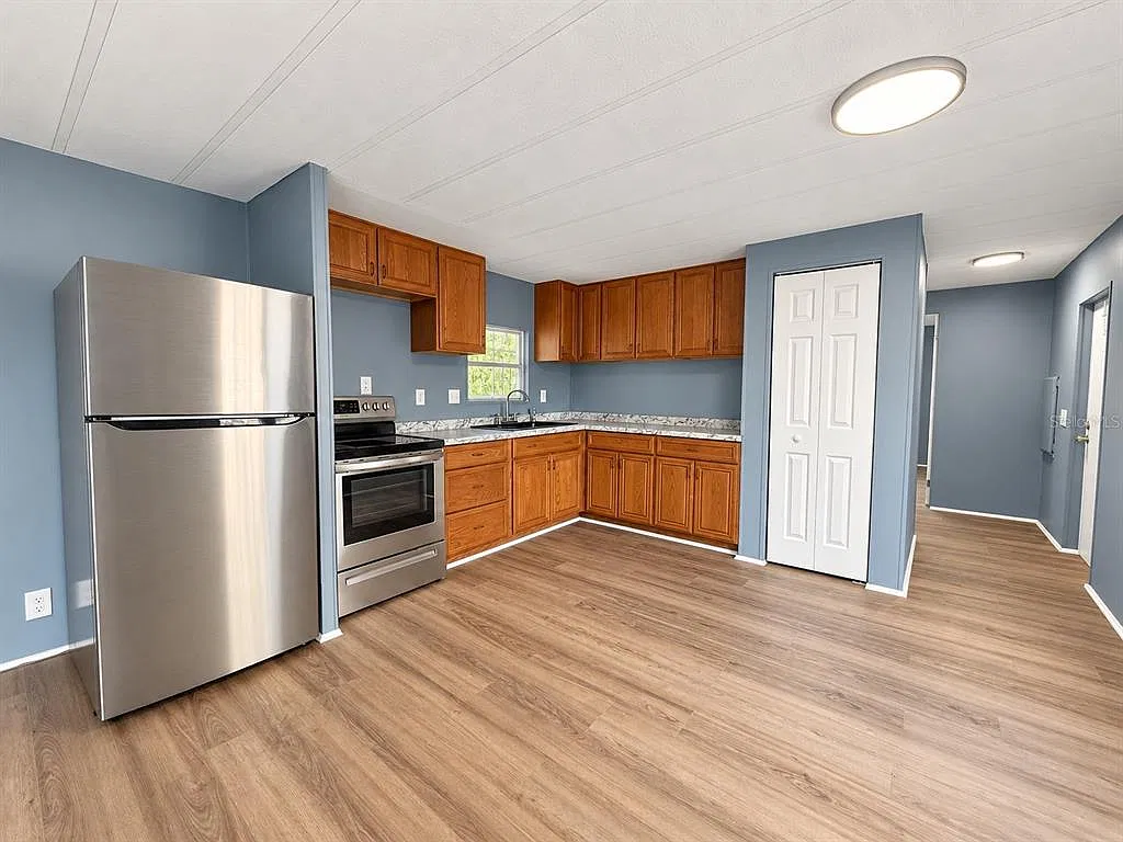 2 bed, 2.0 bath, 784 sqft, $1,300 — Photo 3