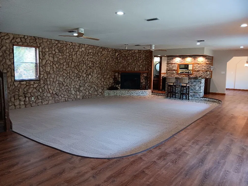 3 bed, 2.5 bath, 2500 sqft, $3,450 — Photo 2