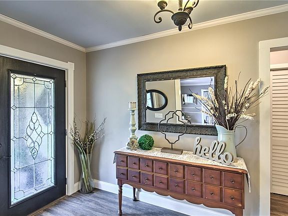 5th image of 1006 Lady Guinevere Dr