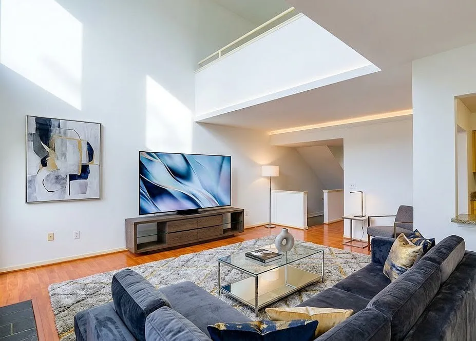 716 Eton Ct — Photo 4