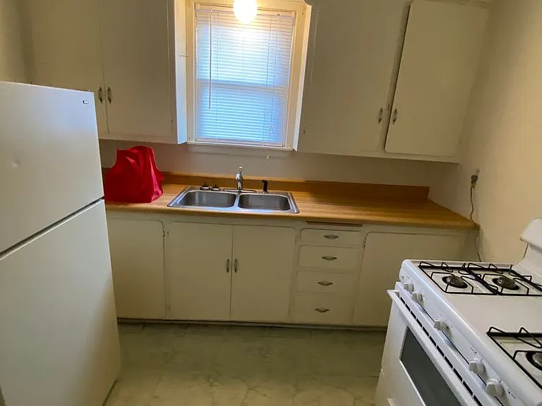 411-411 1/2 N. Clay, Hoisington — Photo 3