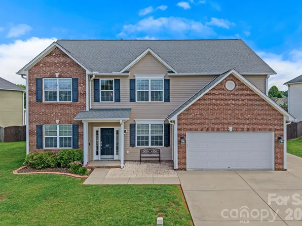 227 Roanoke Rd, Fletcher, NC 28732