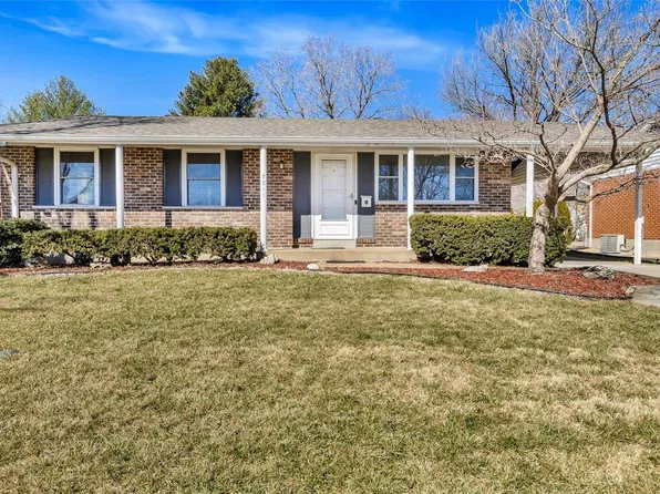 7311 Naples Dr, Hazelwood, MO 63042