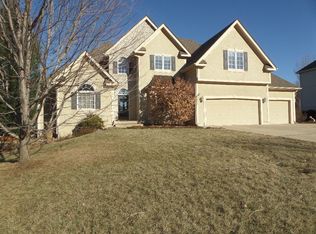 1228 SW Coachlight Dr, Lees Summit, MO 64081