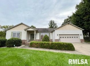 404 E Clark Trl, Herrin, IL 62948