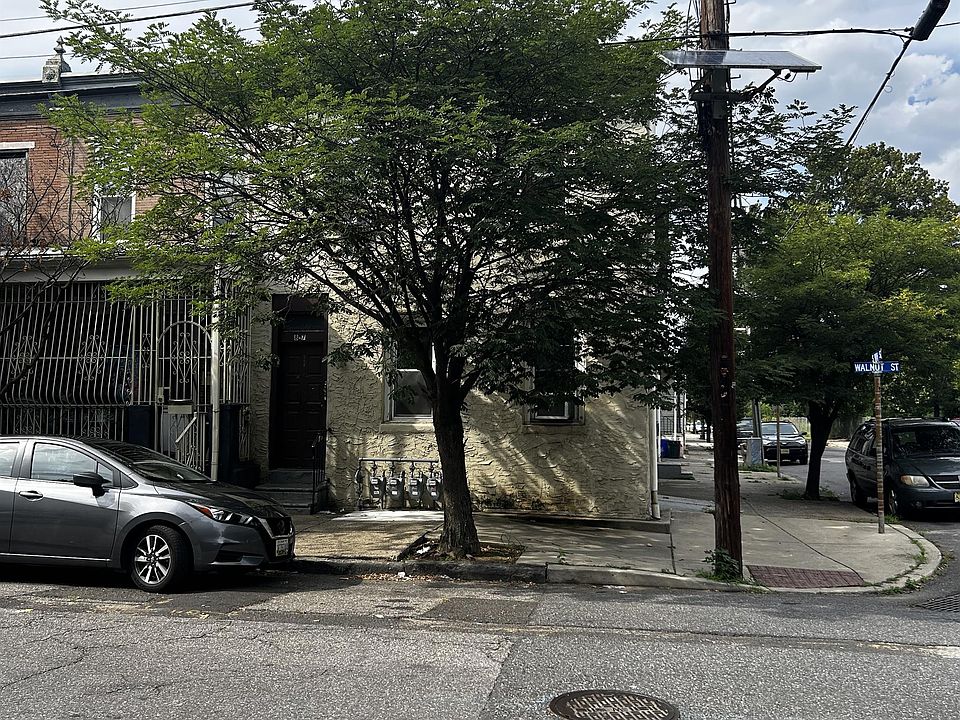 2nd image of 827 Walnut St #B