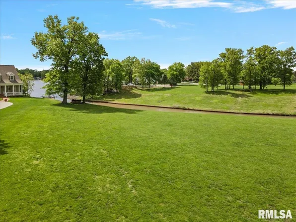 39 Lake Vista Dr, Taylorville, IL 62568