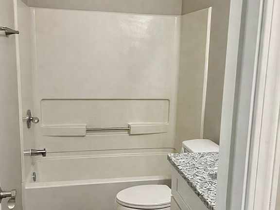 2nd image of 2405 Camellia Dr #B