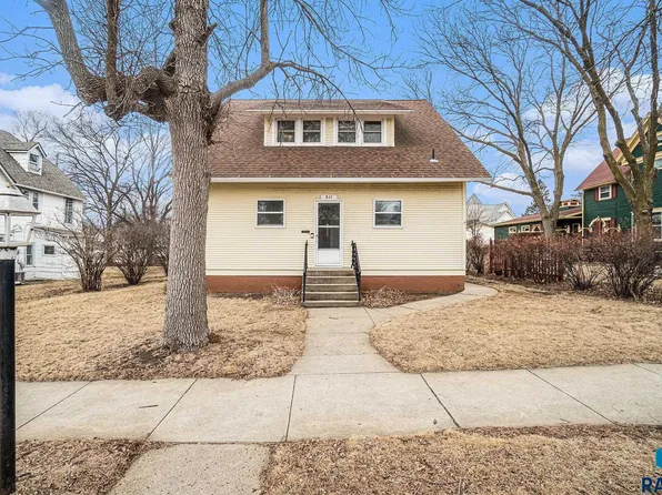 511 N Harth Ave, Madison, SD 57042