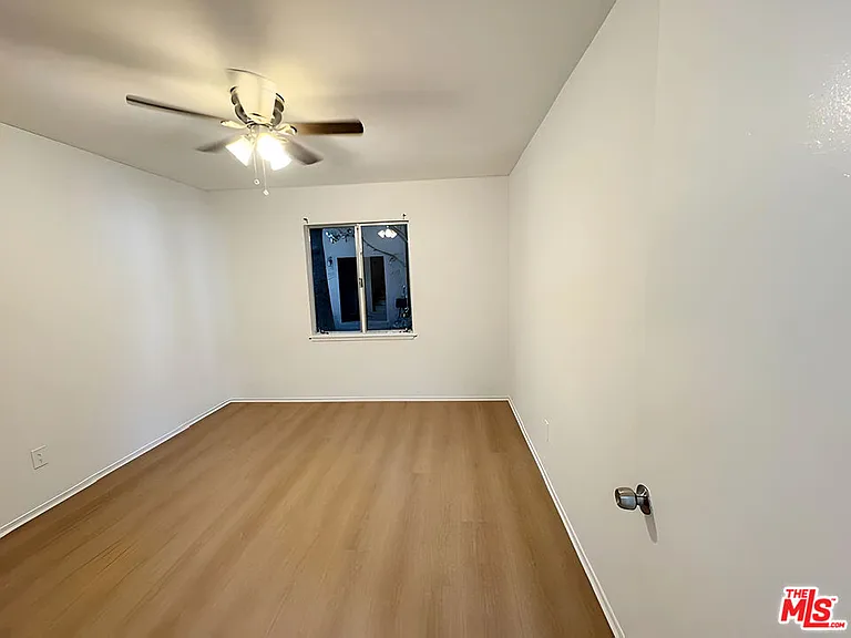 470 S Mariposa Ave #7 — Photo 8