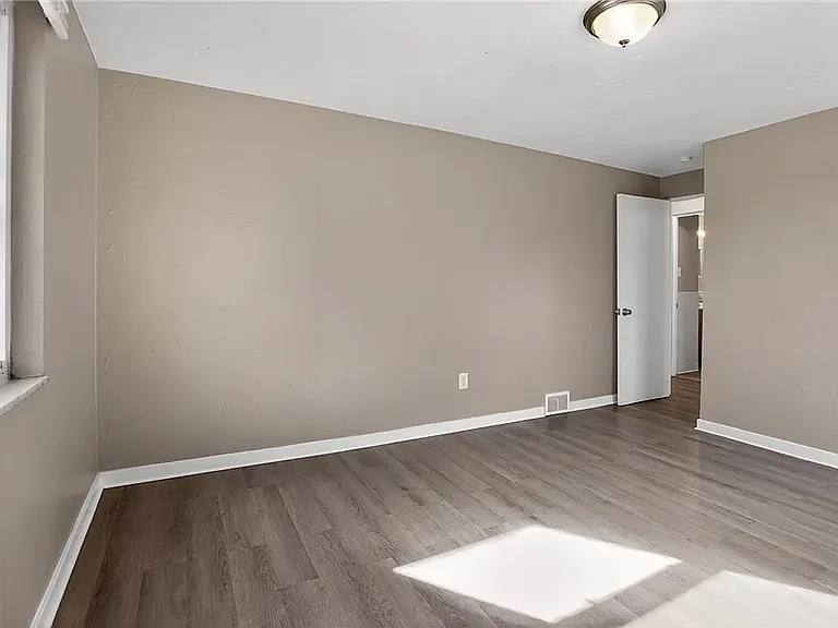 8030 Lincoln Rd — Photo 15