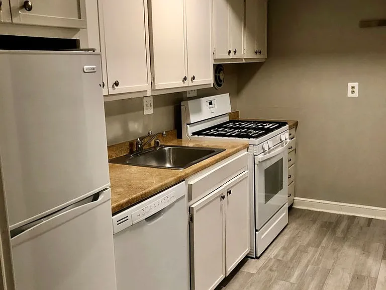 941 25th St NW — Photo 5