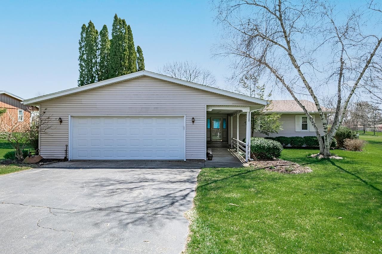 7415 McCurry Rd, Roscoe, IL 61073 Zillow