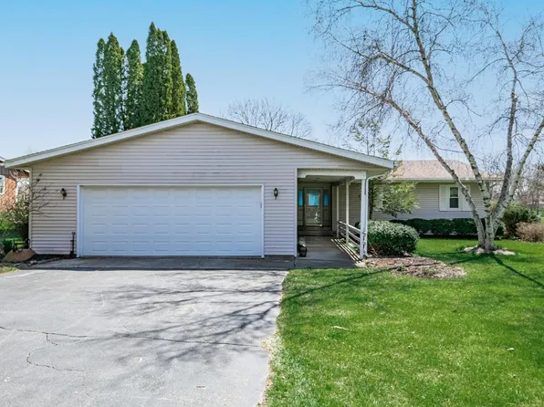 7415 McCurry Rd, Roscoe, IL 61073