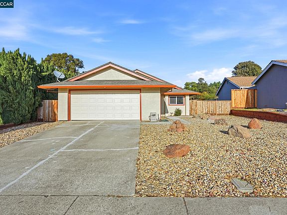 2nd image of 834 Coral Ridge Cir