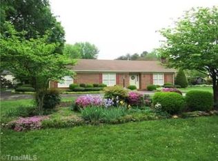 6727 Amberley Ln, Clemmons, NC 27012