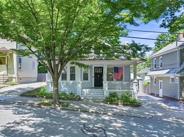 102 Overhill Rd, Providence, RI 02906