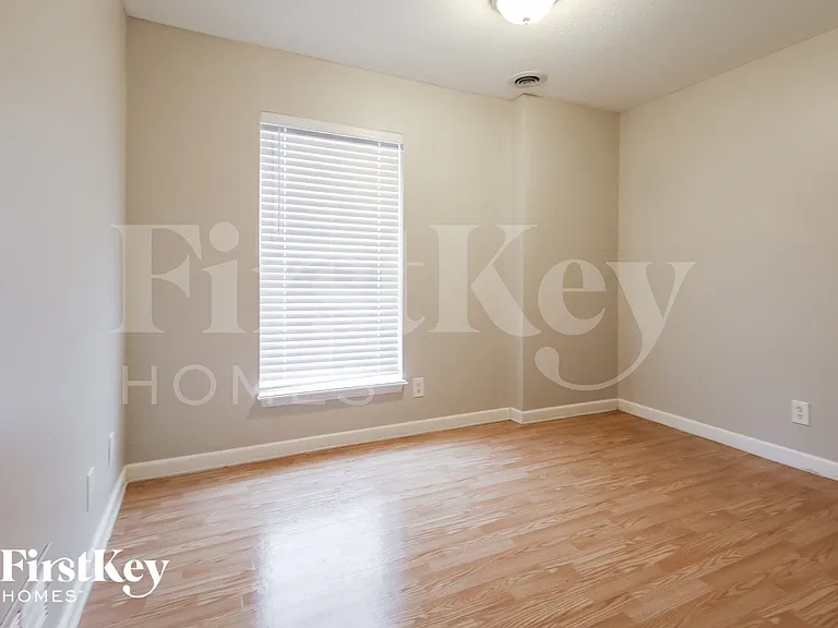 2211 Glenside Rd — Photo 8