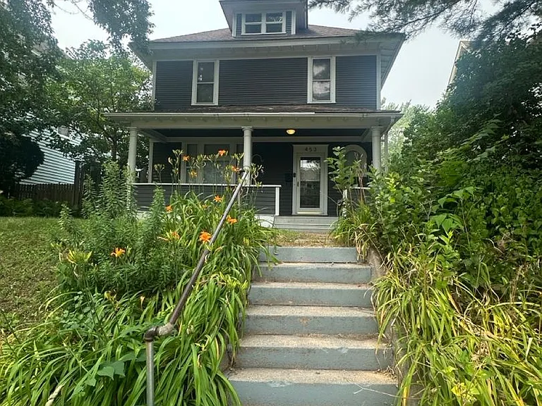 453 Wheeler St N — Photo 2