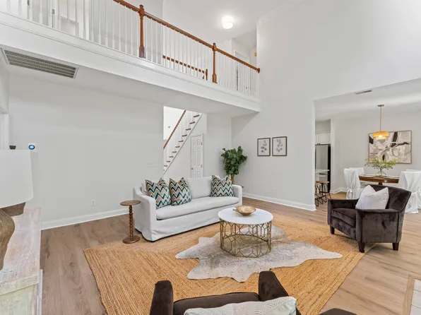 580 Forest Lakes Dr, Sterrett, AL 35147