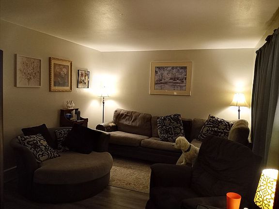 3rd image of 3040 Louise St