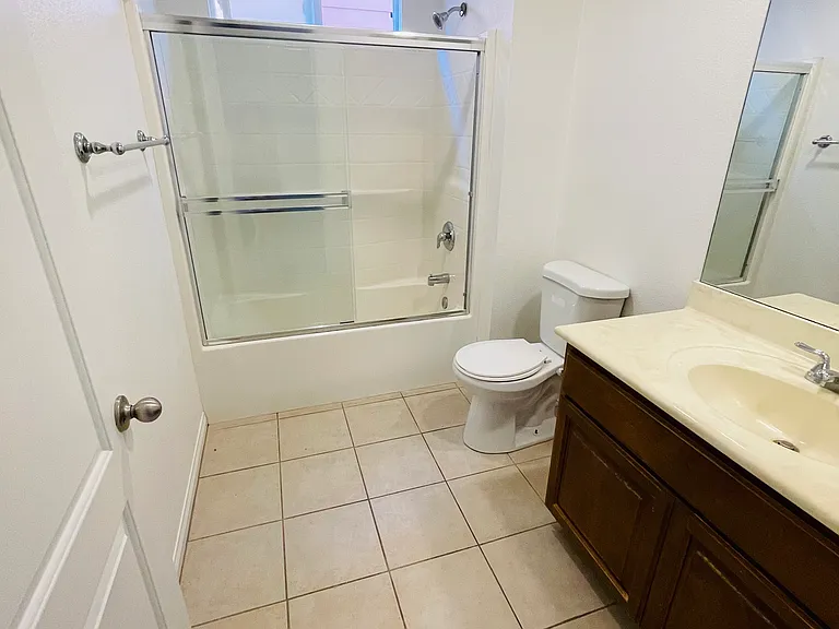 1918 Kelly Ave #5 — Photo 16