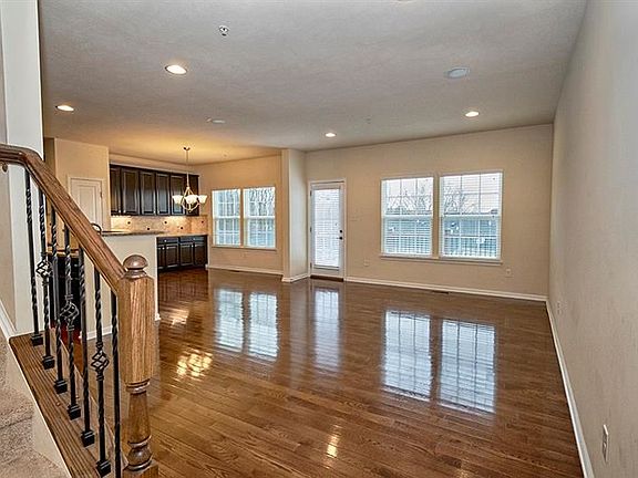 2nd image of 806 Whitney Dr