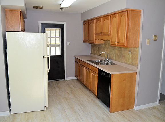 5th image of 18242 Oakwood Ave