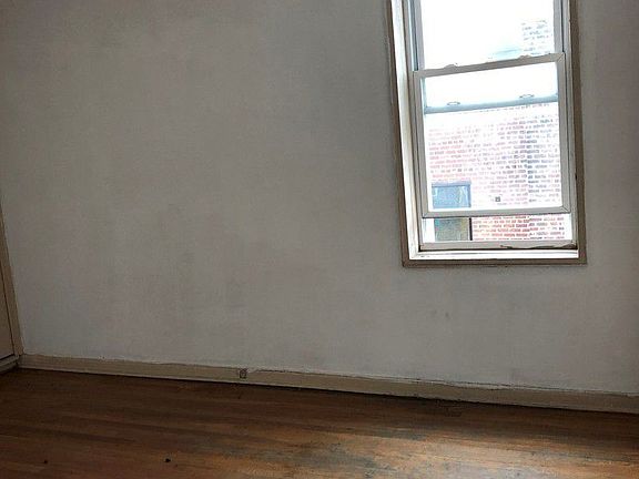 4th image of 3538 75th St APT 5B