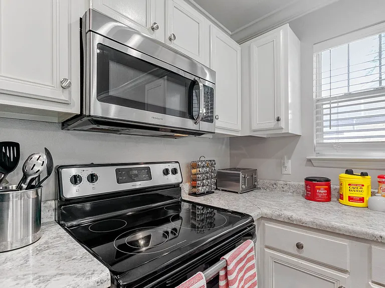 1235 N. Bronough Street — Photo 16