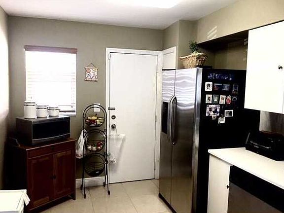 5th image of 19001 NE 14th Ave APT 211