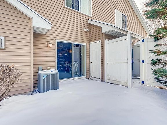 2nd image of 2577 Yellowstone Dr